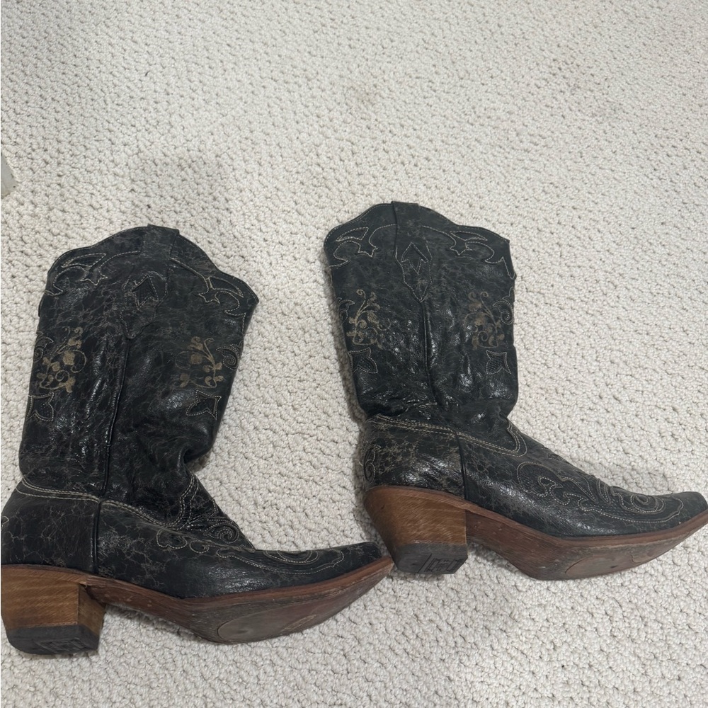 Black and Brown Heeled Western Boots with Pointed Toe